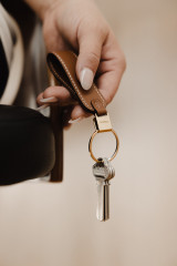 Kožená klíčenka Orbitkey Loop Keychain Caramel č.5